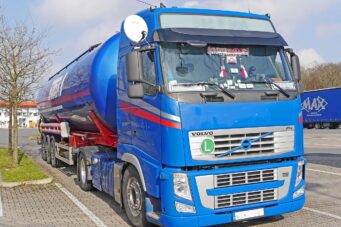 tank truck, truck, tractor, rest stop, semi-trailer, break, races, truck stop, turned off, long-distance haulage, liquids, logistics, transport, highway, trailer, truck, truck, truck, truck, truck, trailer, trailer